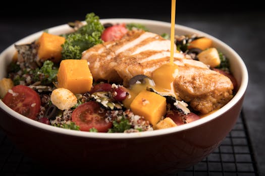 Healthy grain bowl with quinoa and vegetables